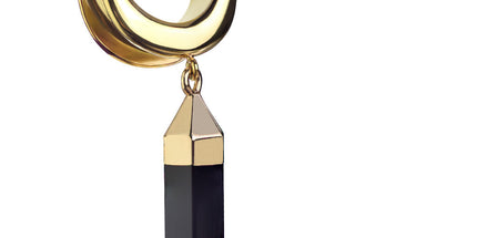 Saddle Spreader With Synthetic Onyx Dangle PVD Gold Colour